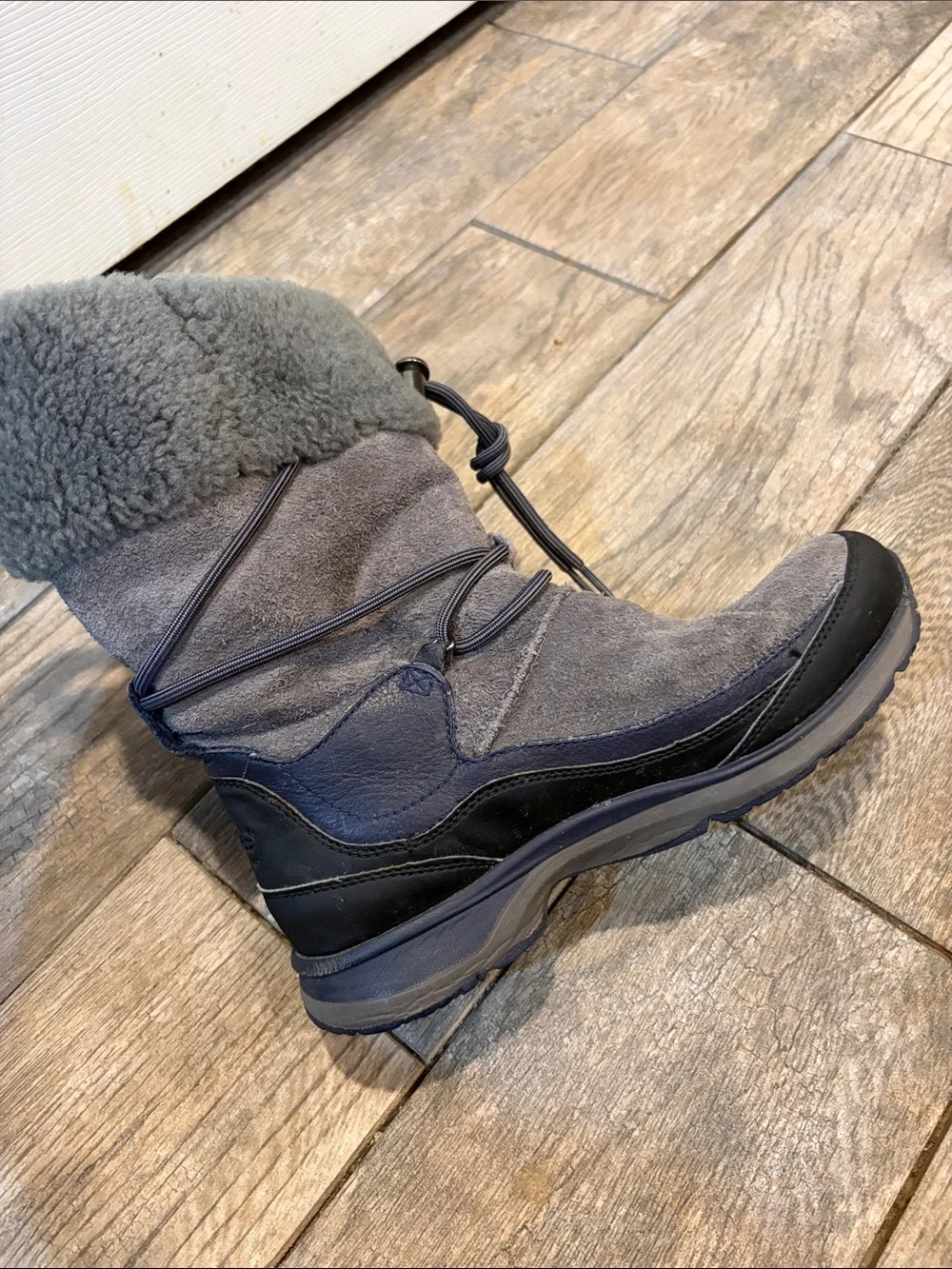 UGG Thinsulate Orellen Waterproof boots Women’s size 8